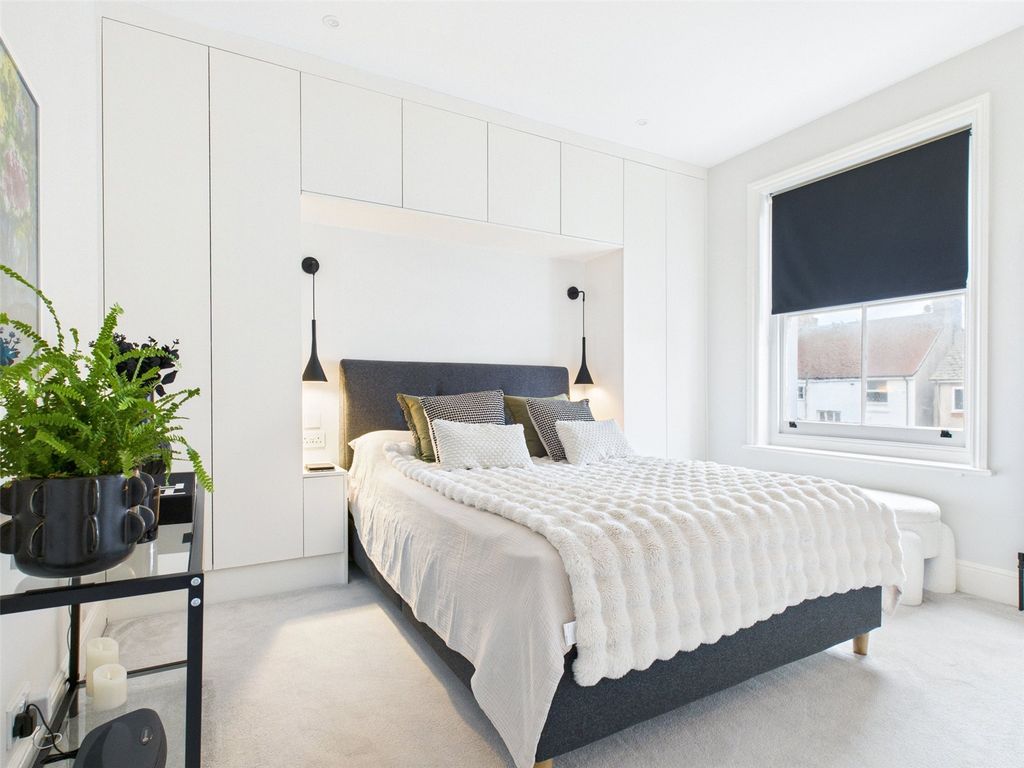 Property photo 1 of 17 Bedroom