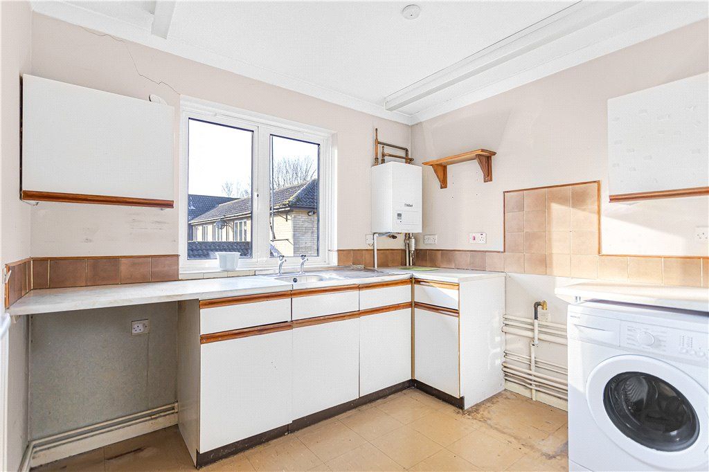Property photo 3 of 10 Kitchen