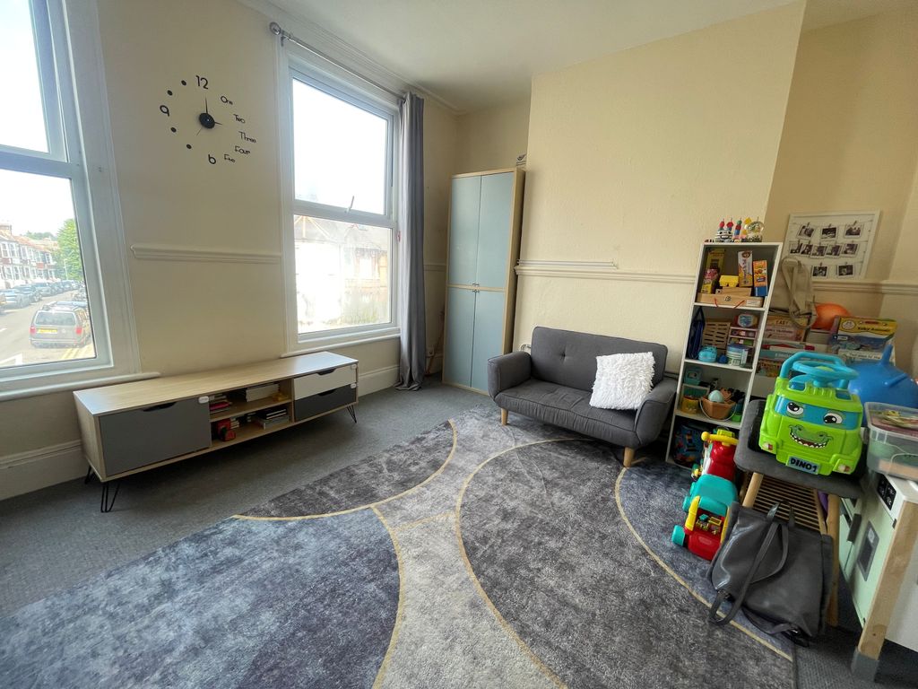 Property photo 3 of 5