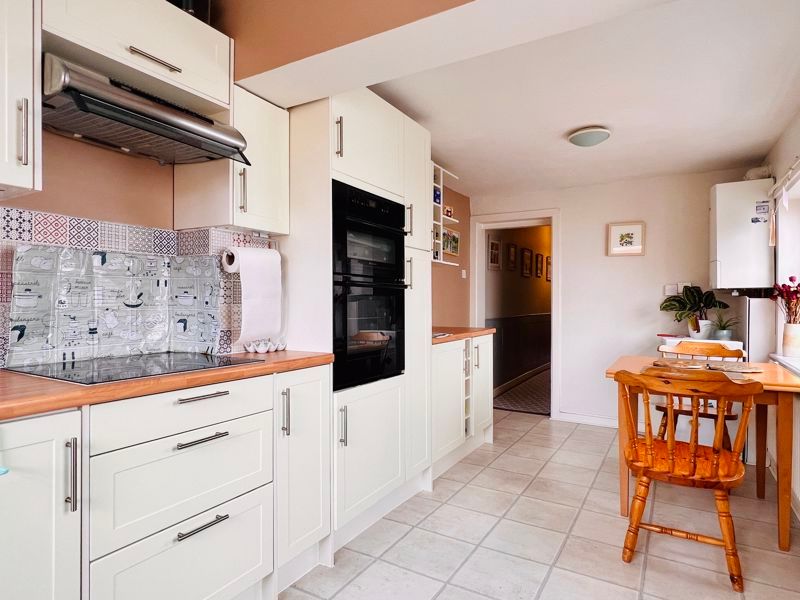 Property photo 2 of 17 Kitchen Breakfast Room