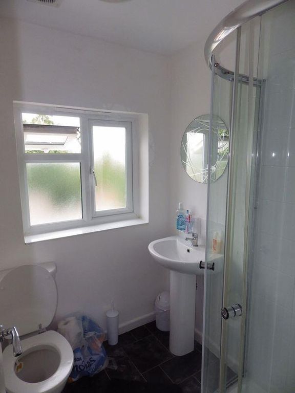 Property photo 3 of 8 961 Filton Ave_Rm4_3