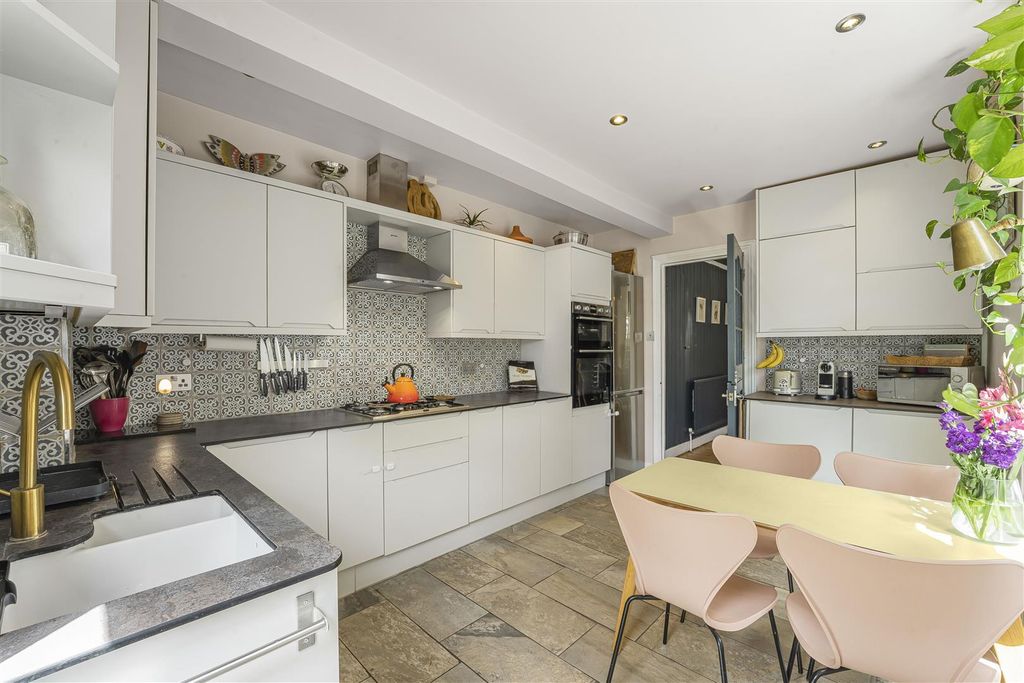 Property photo 3 of 33 3