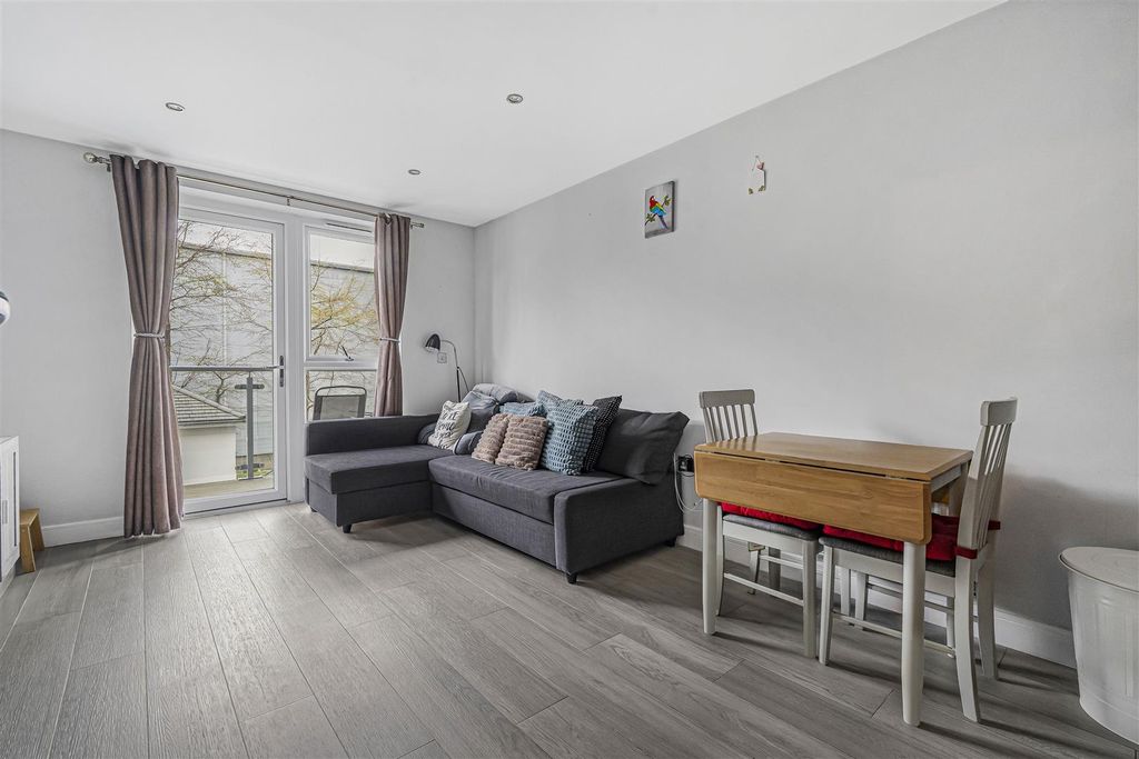 Property photo 3 of 17 Living Room