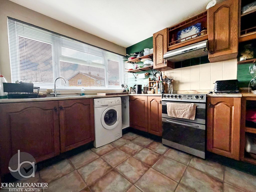 Property photo 3 of 11 Photo-Kitchen