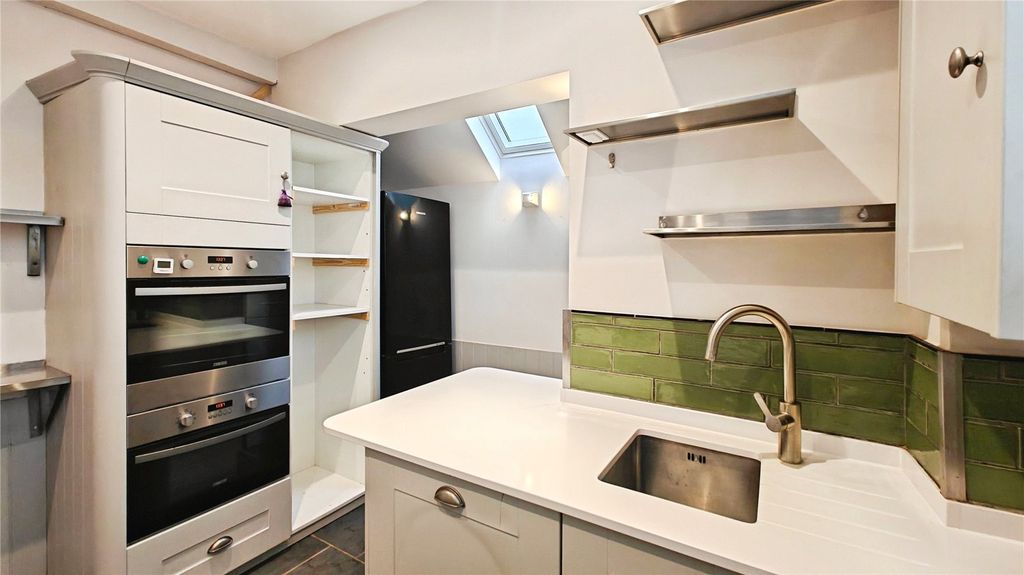 Property photo 3 of 9 Kitchen