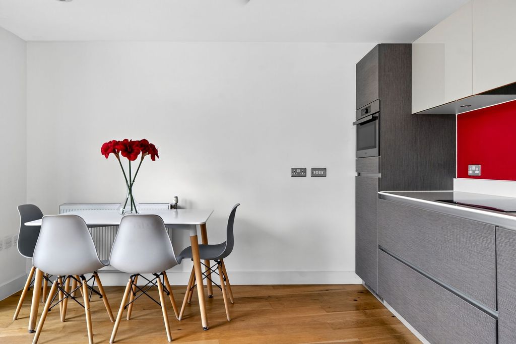 Property photo 2 of 21