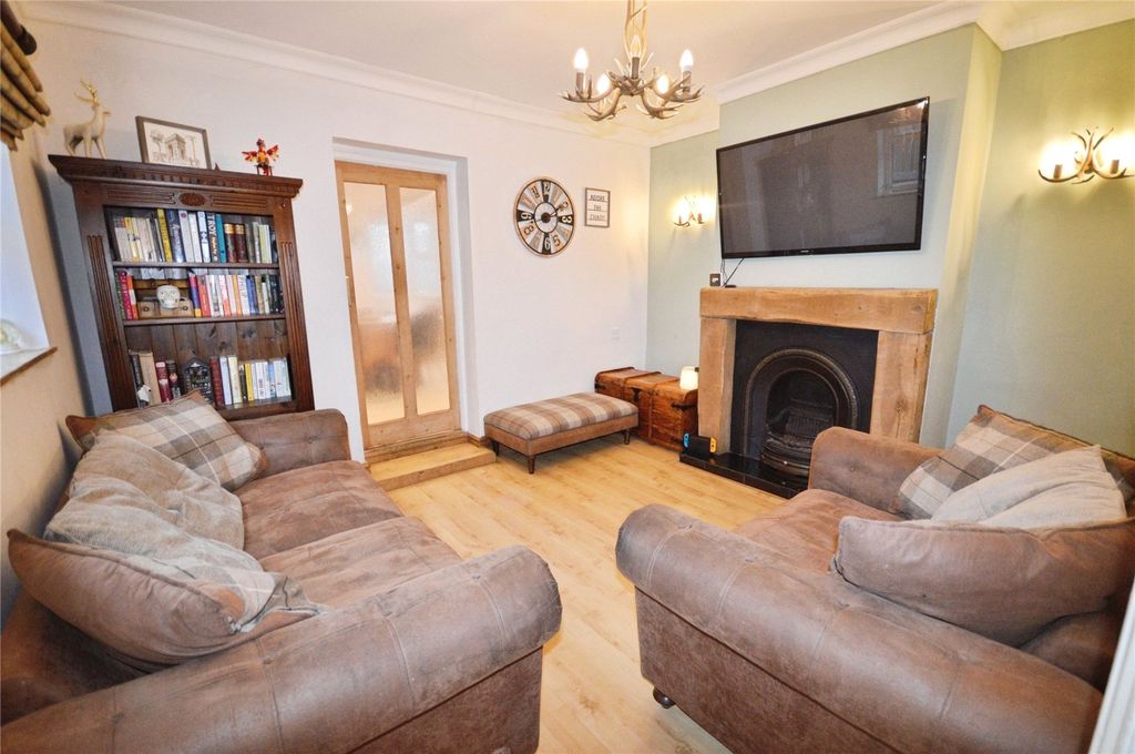 Property photo 3 of 16 Lounge