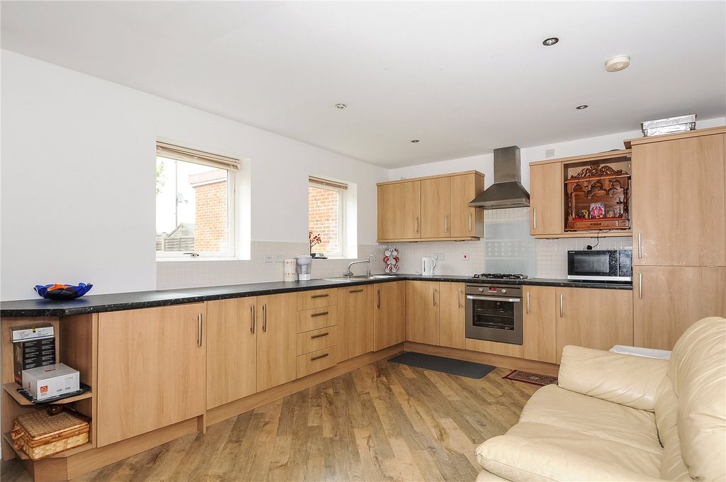 Property photo 3 of 11 Kitchen