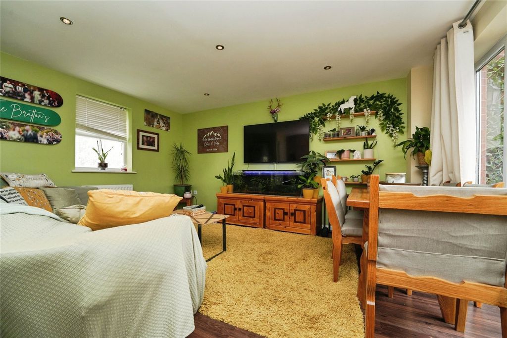 Property photo 2 of 12 Picture No. 29