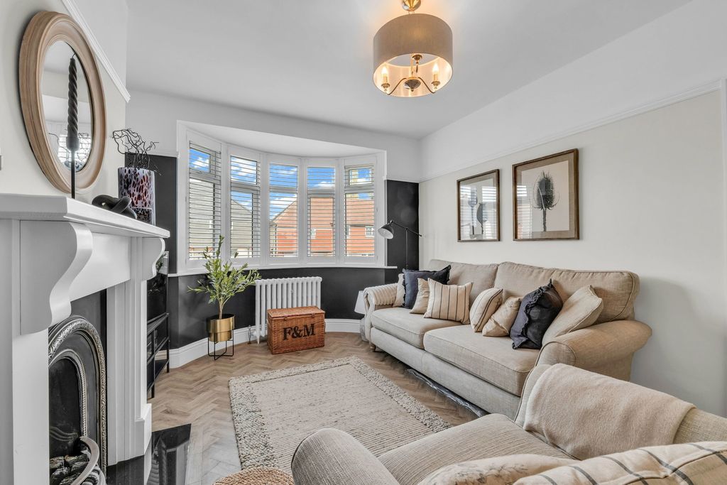 Property photo 3 of 34