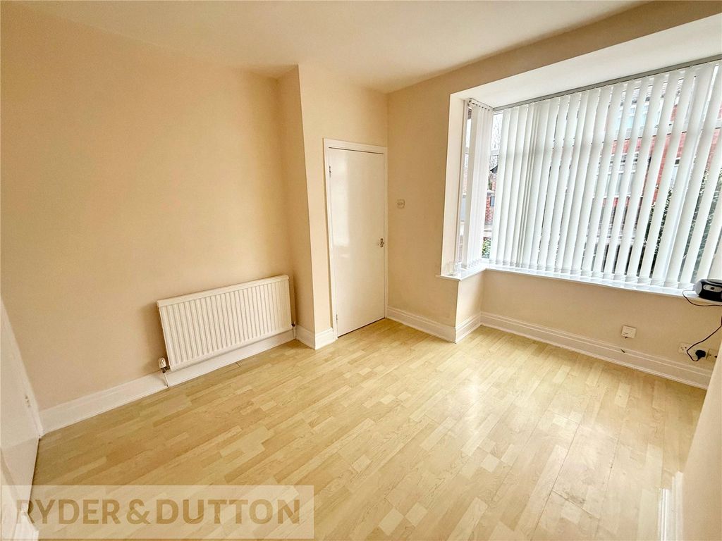 Property photo 2 of 19 Lounge