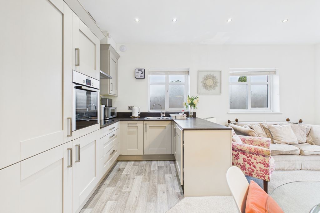 Property photo 1 of 11 Cam03162G0-Pr0399-Still006