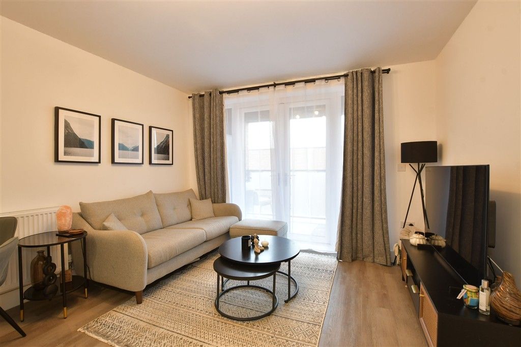 Property photo 3 of 11 Lounge/Dining Area