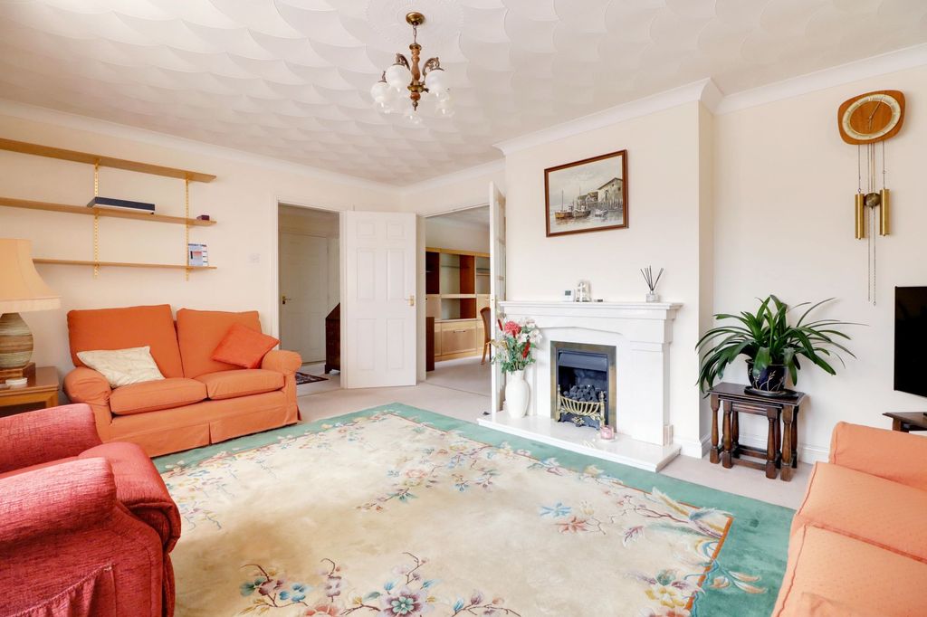 Property photo 2 of 19