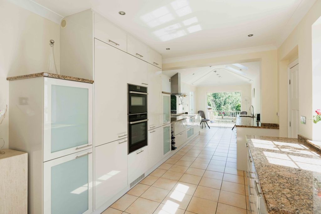 Property photo 2 of 28 Picture No. 28