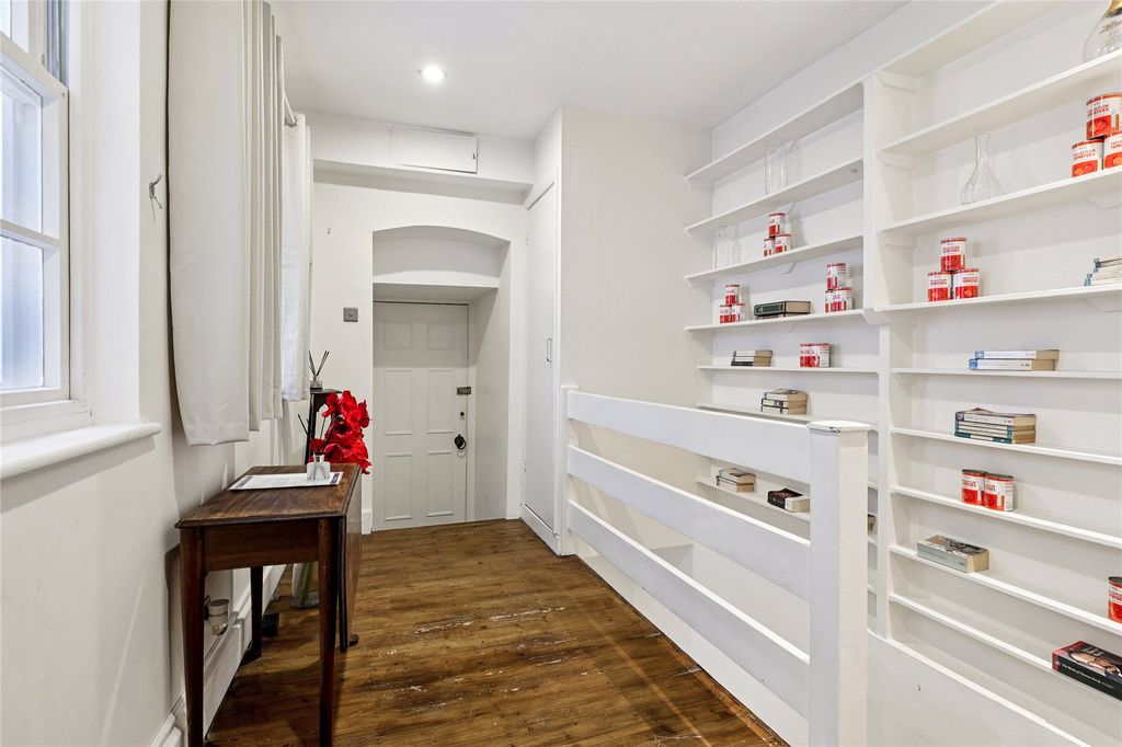 Property photo 2 of 15 Entry