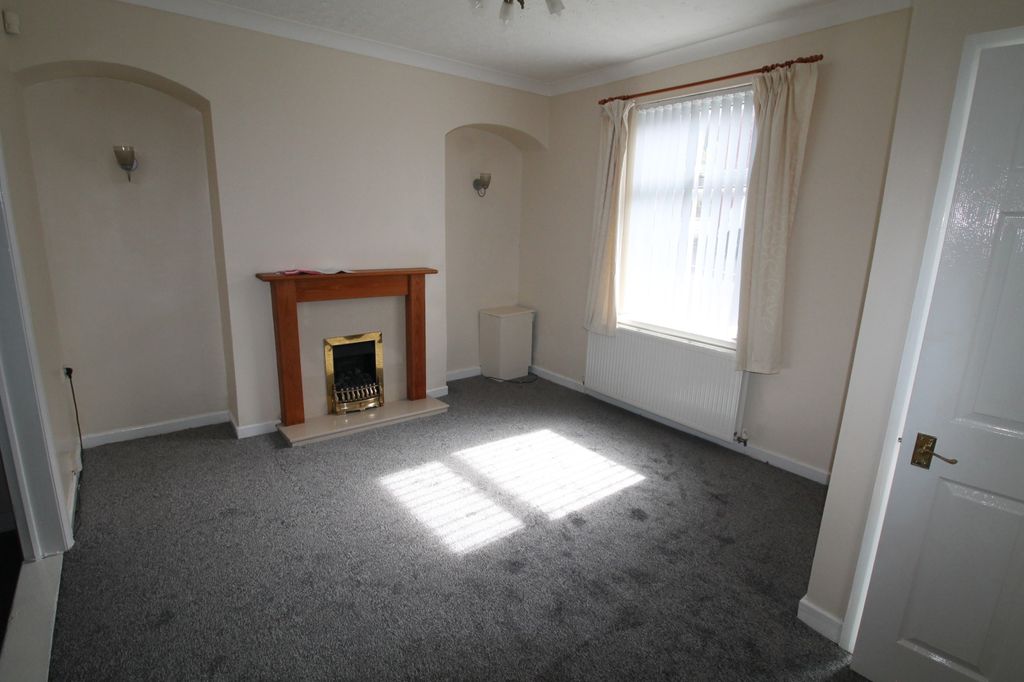 Property photo 2 of 12 Living Room (1)