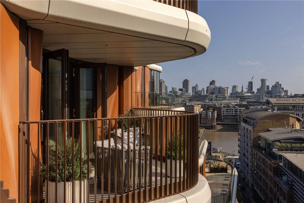 Property photo 1 of 19 Balcony