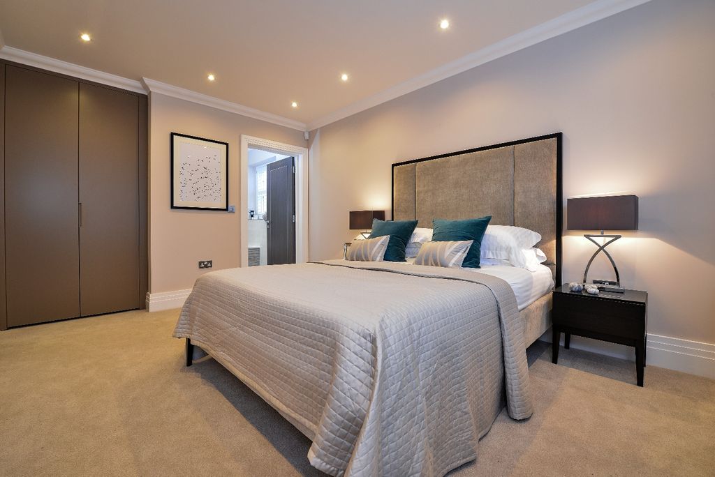 Property photo 1 of 7 Bedroom One