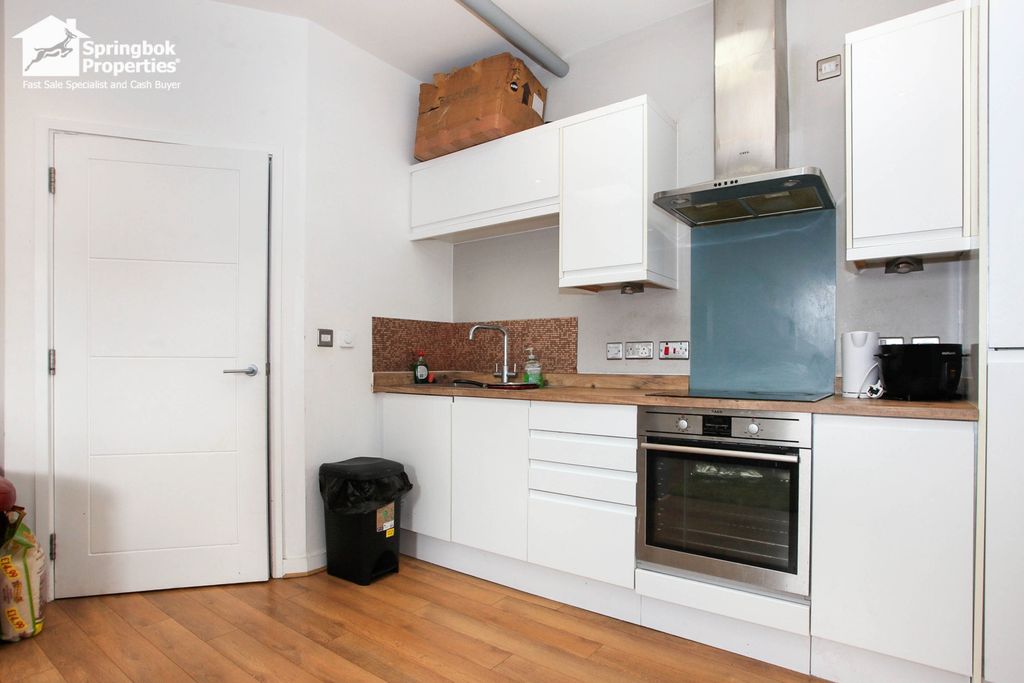 Property photo 3 of 11 2