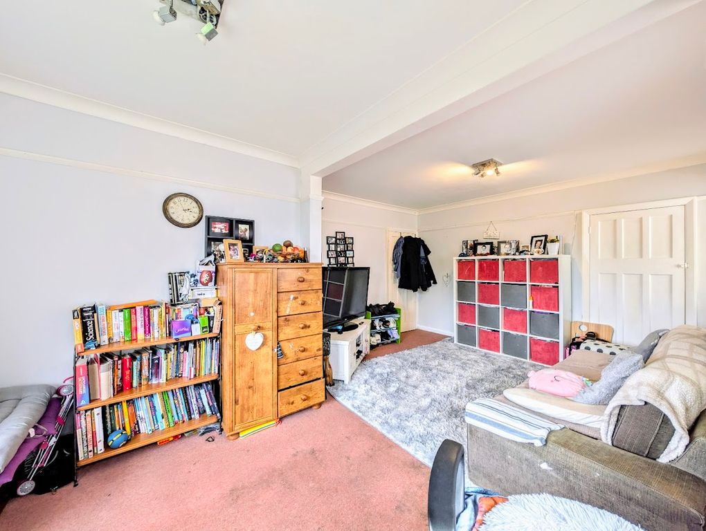 Property photo 3 of 16