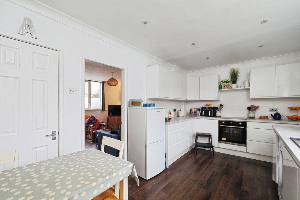 Property photo 3 of 20 Pbox-Img.Jpg