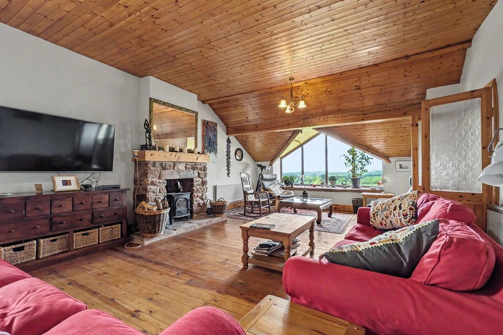 Property photo 2 of 32