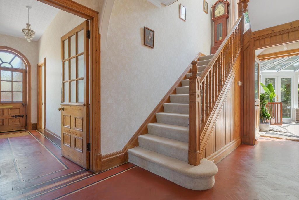 Property photo 2 of 18 Image