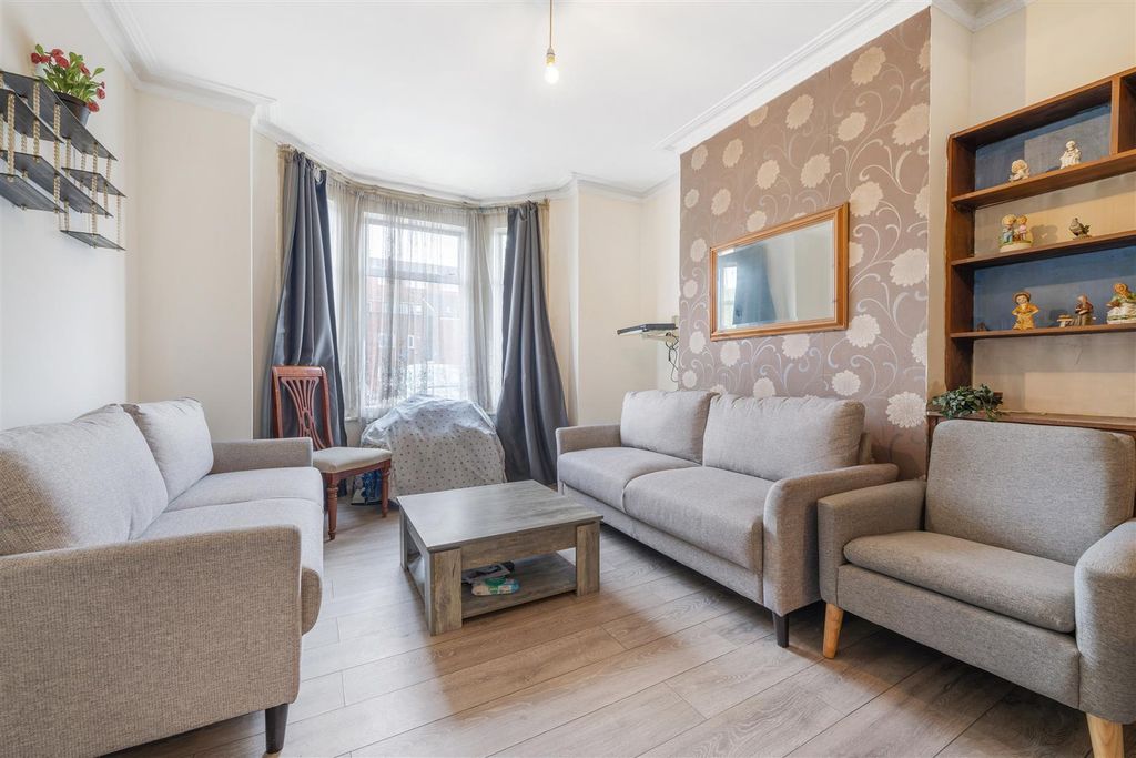 Property photo 2 of 11 23 Croydon Road-6.Jpg