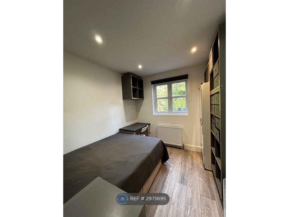 Property photo 1 of 9 Bedroom