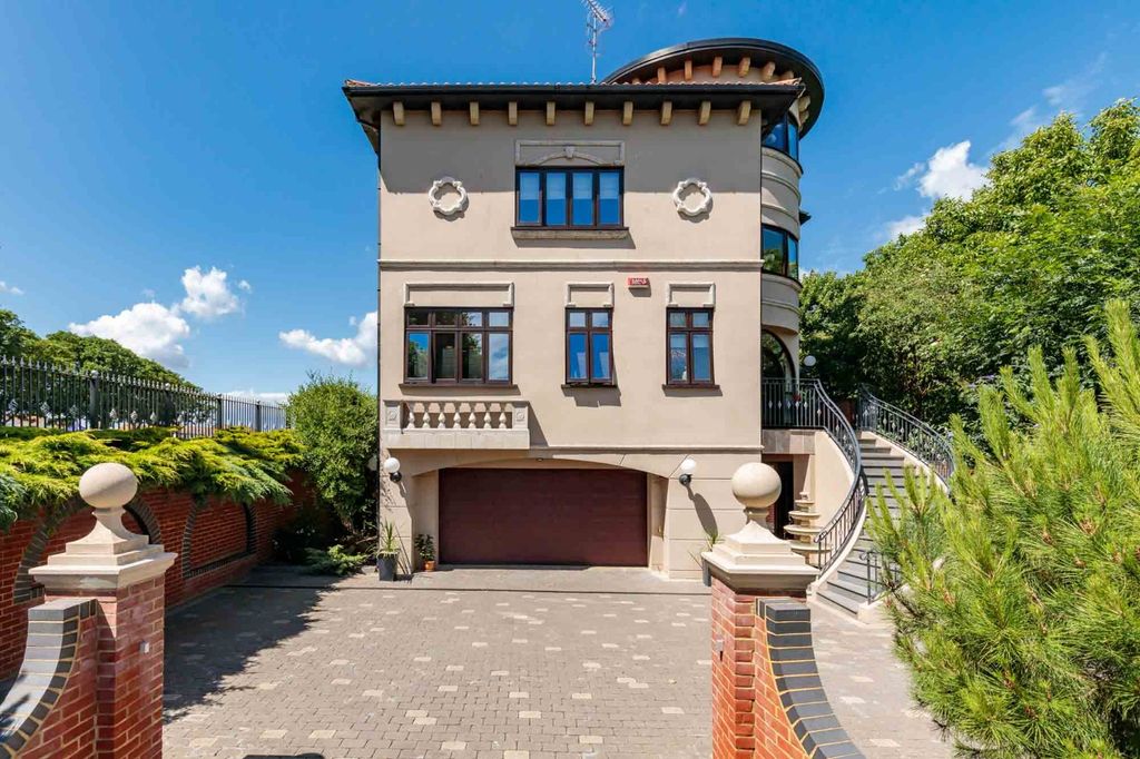 Property photo 1 of 35