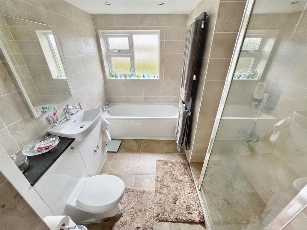 Property photo 1 of 13 Bathroom