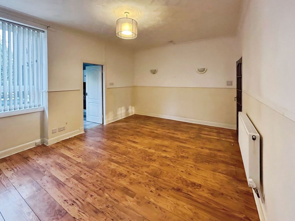 Property photo 3 of 14 dc2B4d42-Lounge 202