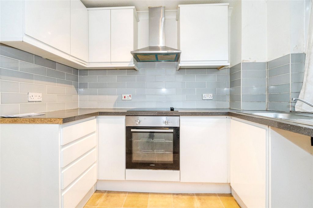 Property photo 2 of 10 Picture No. 06