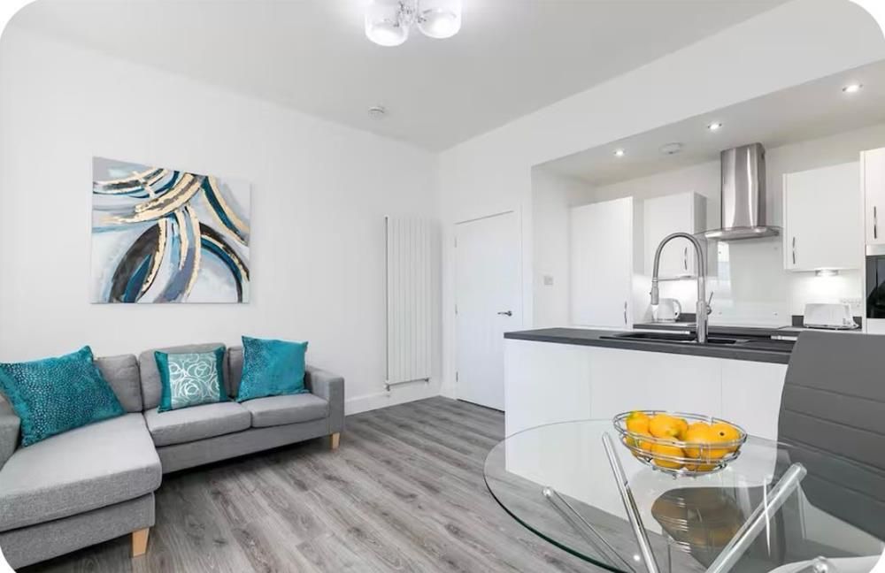 Property photo 1 of 6 Lounge − Kitchen