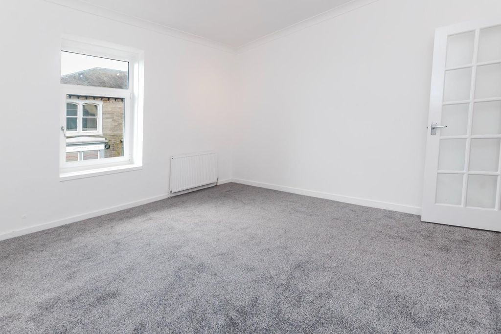 Property photo 3 of 11 Lounge (2)