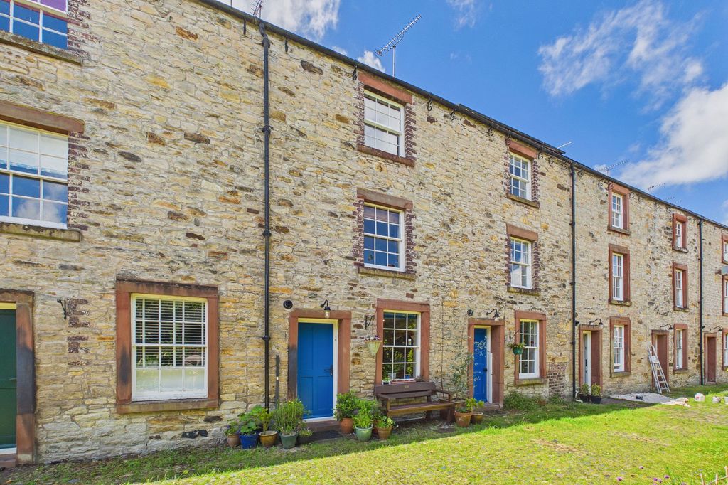Property photo 2 of 17
