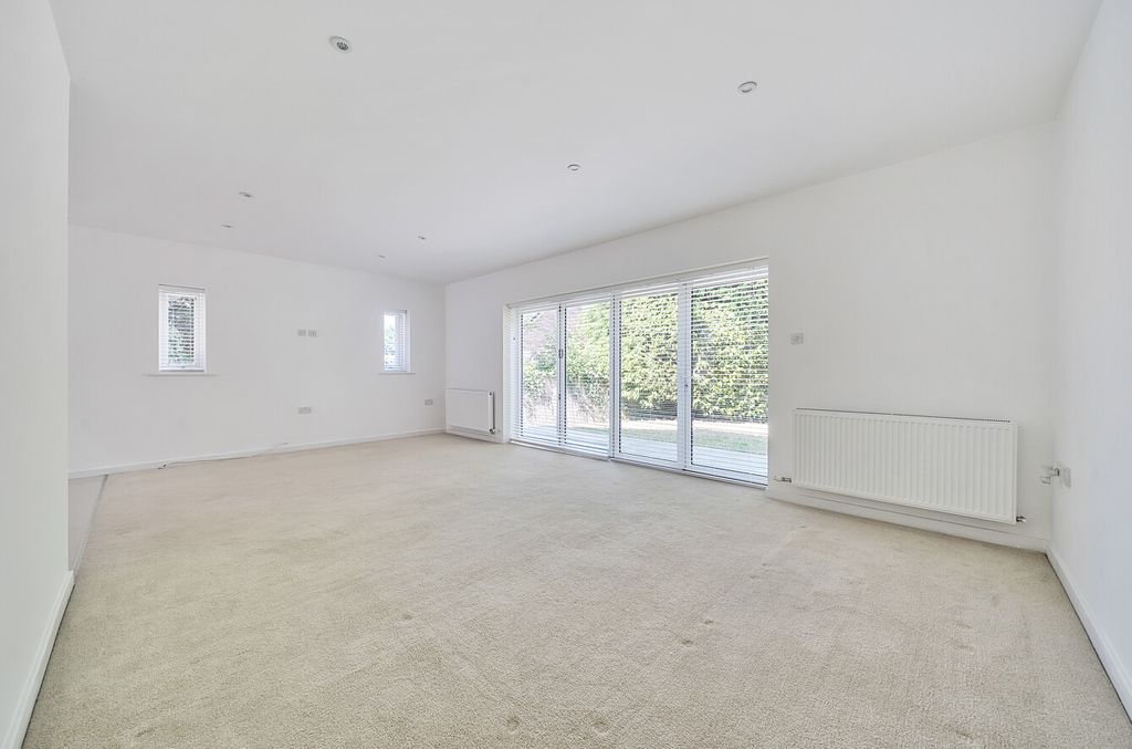 Property photo 2 of 14 1325466-5-686Fd31...
