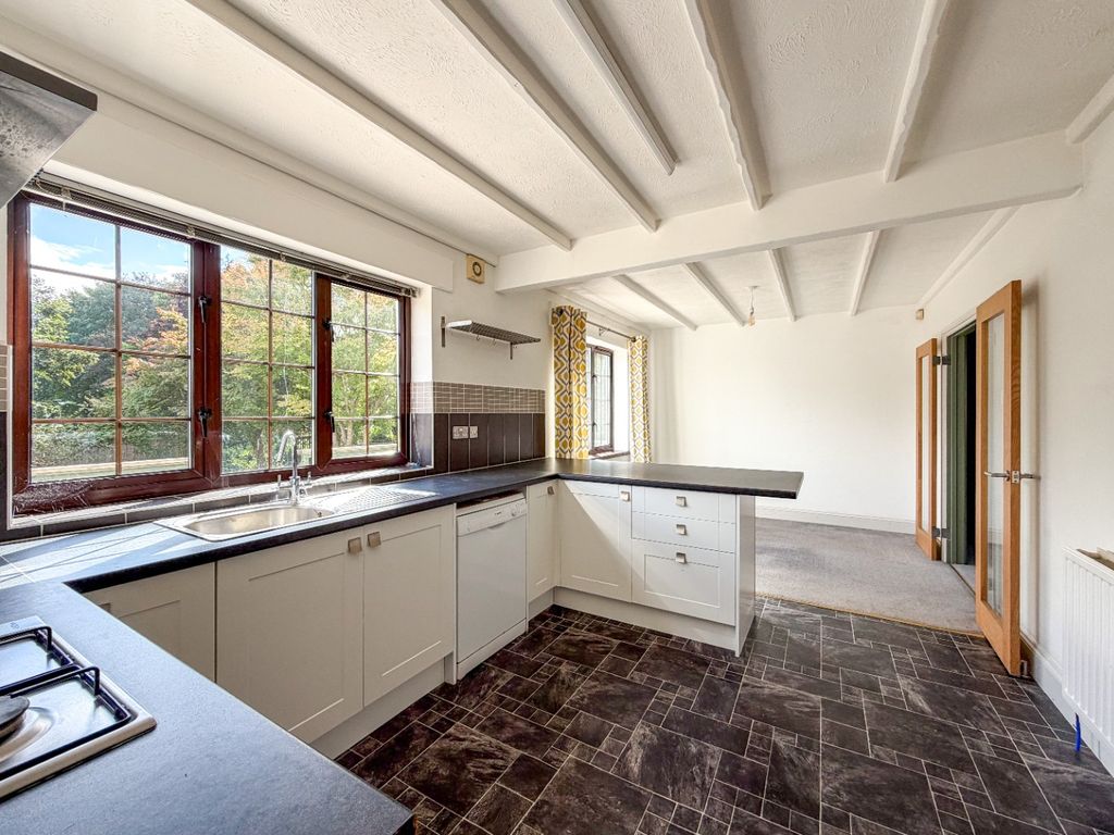 Property photo 3 of 18 4910656