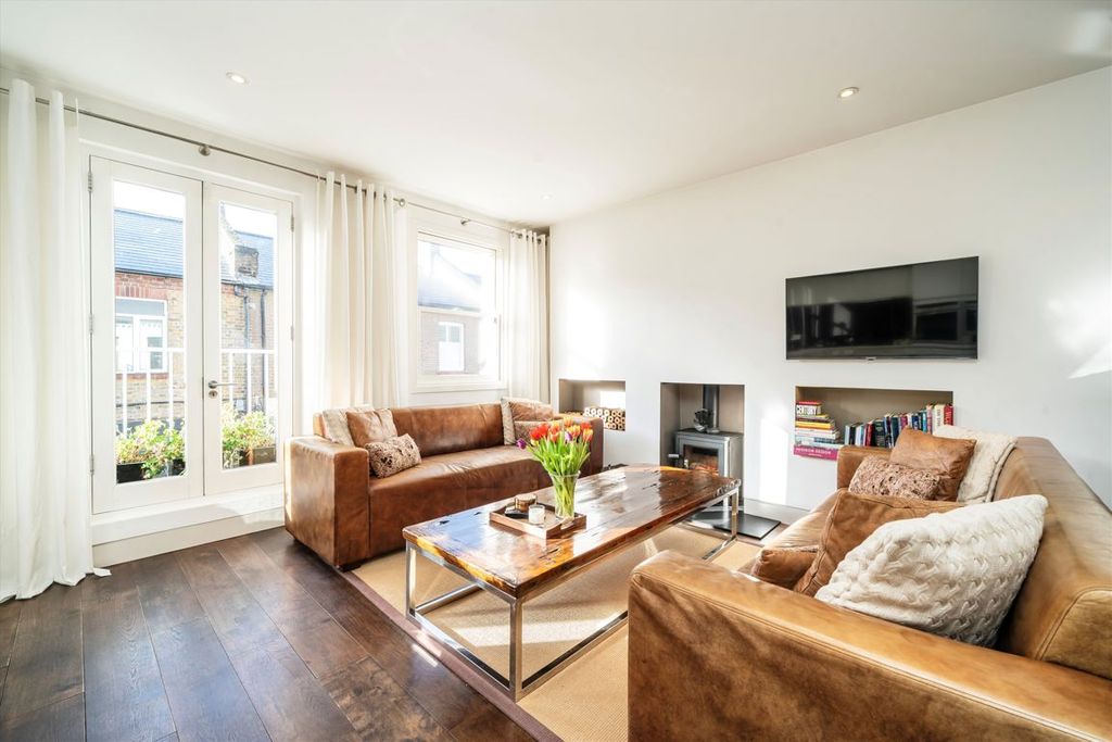 Property photo 2 of 10