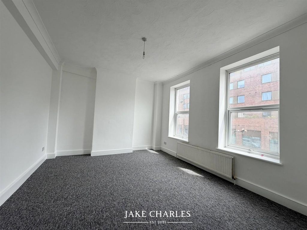 Property photo 1 of 12 B6c0c48A-A880-4Ef9-Bedc-62257Fd7Cec7.Jpeg