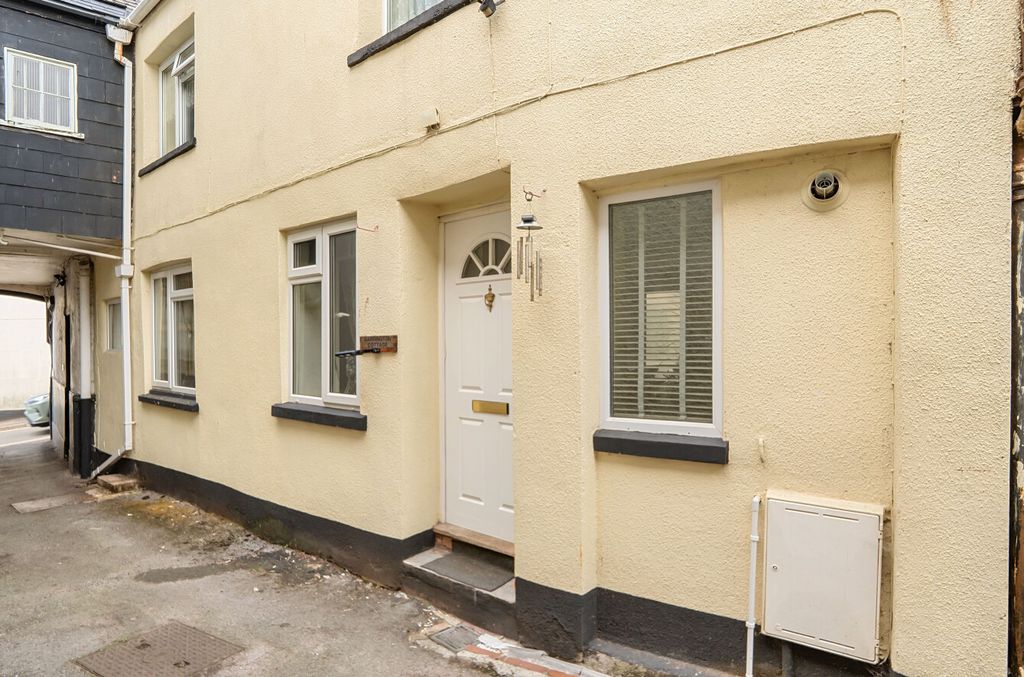 Property photo 1 of 11 Seddons, Tiverton