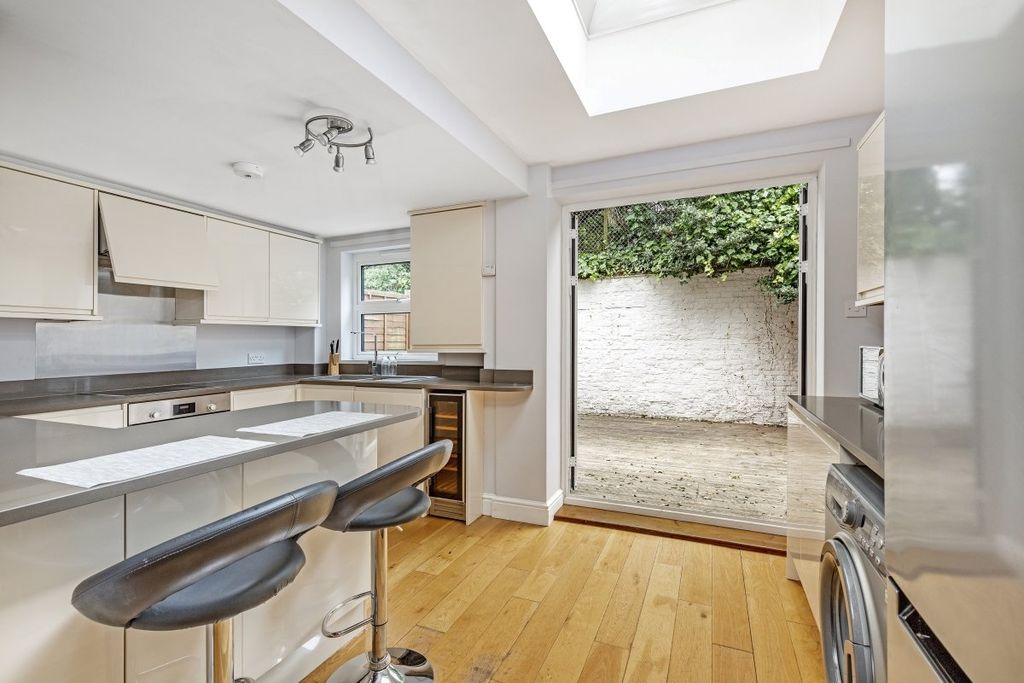 Property photo 3 of 12 Kitchen