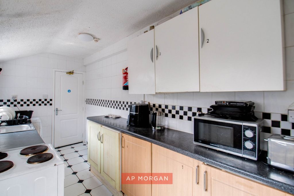 Property photo 2 of 18 Picture No. 03
