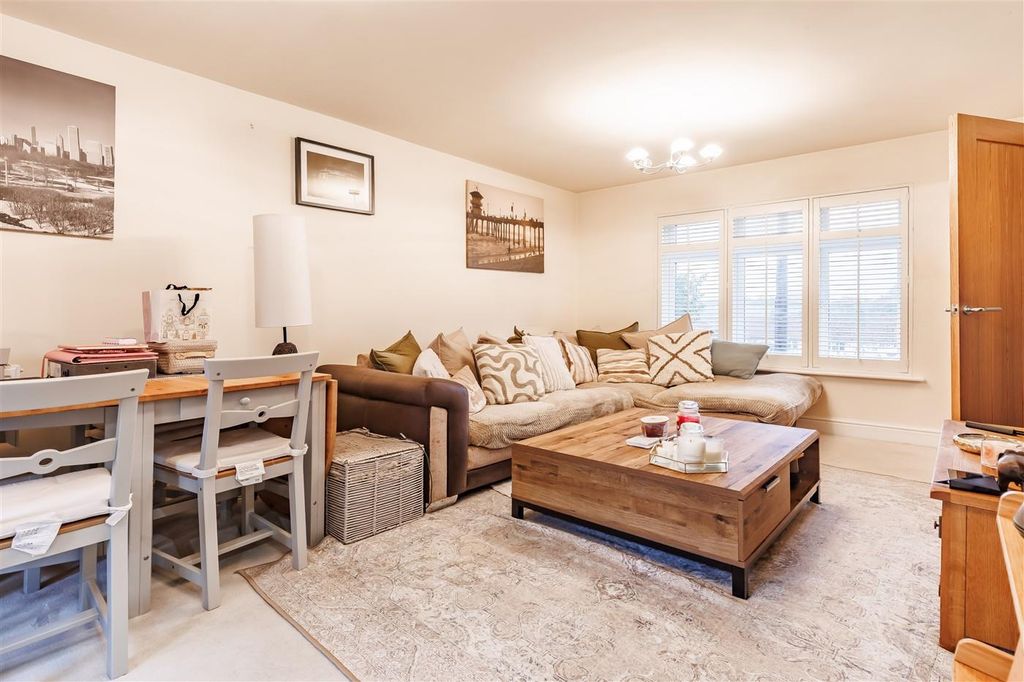 Property photo 3 of 20 23, Coronation (6).Jpg