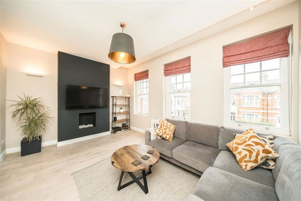 Property photo 2 of 8