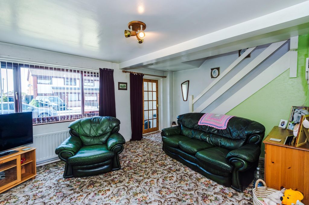Property photo 2 of 27