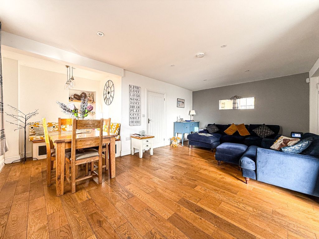 Property photo 2 of 18 4859462
