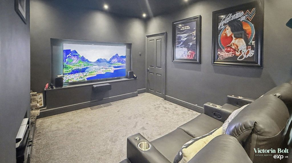 Property photo 3 of 18