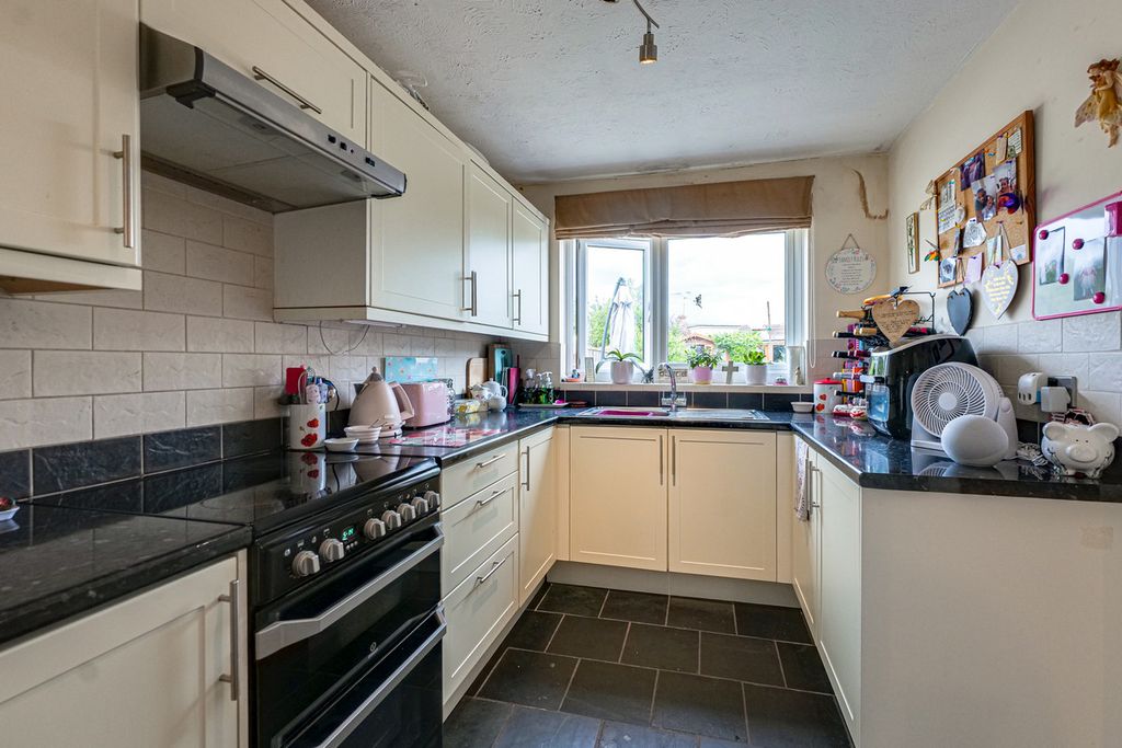 Property photo 3 of 31